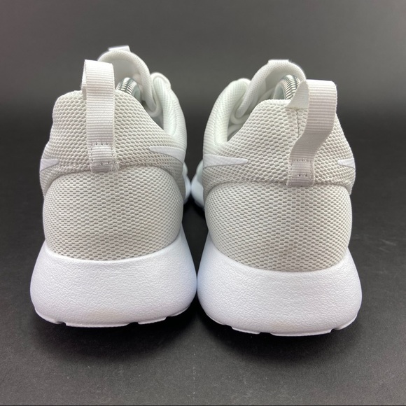 Nike Women's Roshe One White Pure Platinum Shoes - Picture 3 of 10